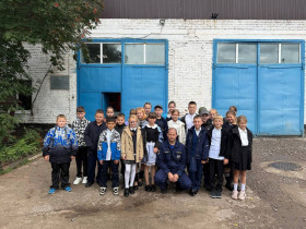 03.09.2025 года 4 Б класс совместно с классным руководителем отправились на экскурсию в пожарную часть ??.